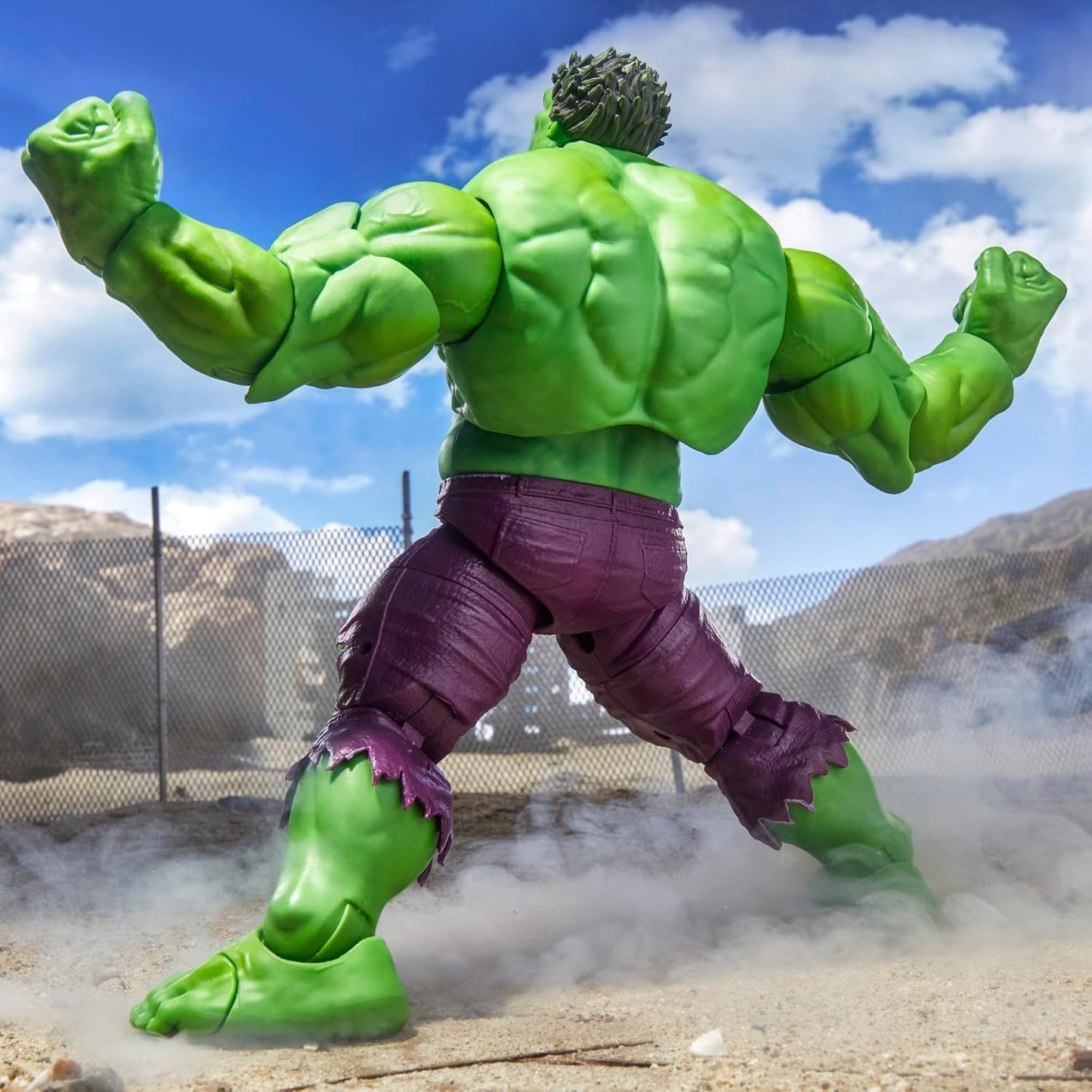 Marvel Legends Maximum Series Hulk Deluxe 6" Action Figure with Accessories