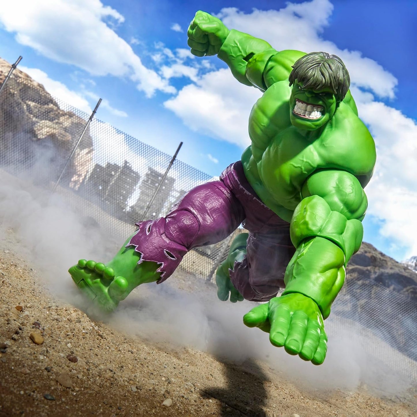 Marvel Legends Maximum Series Hulk Deluxe 6" Action Figure with Accessories