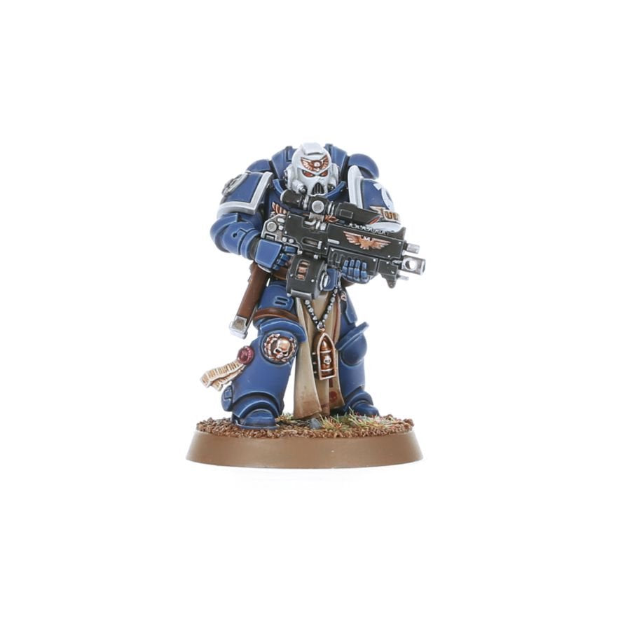Warhammer 40K Space Marines Sternguard Veteran Squad Miniatures Kit – 5 Customizable Veteran Marksmen with Bolt Rifles, Combi-Weapons & Accessories – Warhammer 40,000 Model Building Set