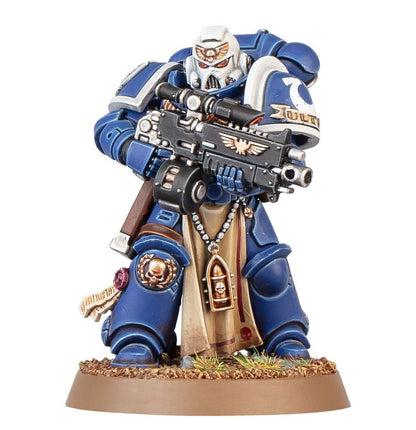 Warhammer 40K Space Marines Sternguard Veteran Squad Miniatures Kit – 5 Customizable Veteran Marksmen with Bolt Rifles, Combi-Weapons & Accessories – Warhammer 40,000 Model Building Set