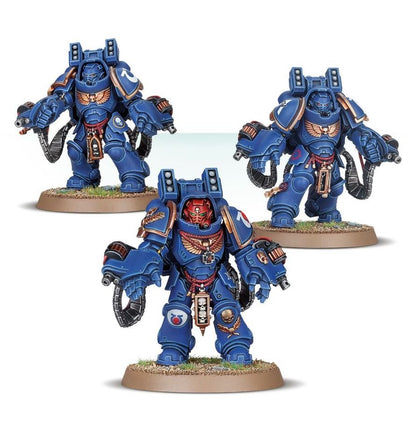 Warhammer 40,000 Space Marines Aggressor Squad – 3 Multi-Part Plastic Miniatures with Gravis Armor, Boltstorm or Flamestorm Weapons, Citadel Bases (PRE-ORDER)