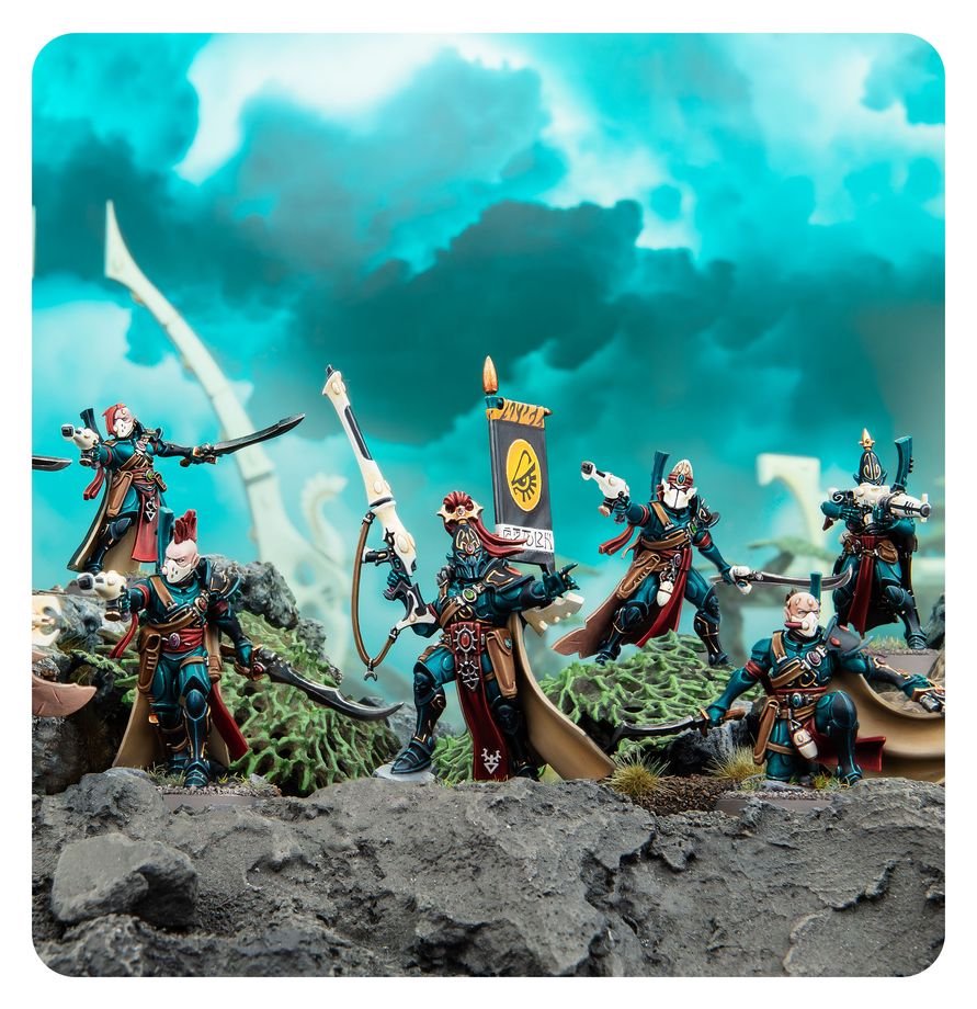 Warhammer 40,000 Aeldari Corsair Voidreavers – 10 Plastic Miniatures for Warhammer 40K, Elite Aeldari Infantry with Melee & Ranged Build Options, Alternate Corsair Voidscarred Assembly